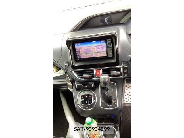 Toyota VOXY 2014-04 7563062-17