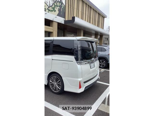 Toyota VOXY 2014-04 7563062-1