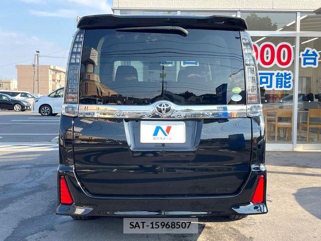 Toyota VOXY 2017-05 7563054-14
