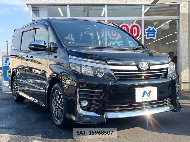 Toyota VOXY 2017-05 7563054-15