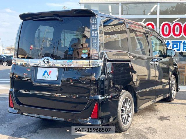 Toyota VOXY 2017-05 7563054-16