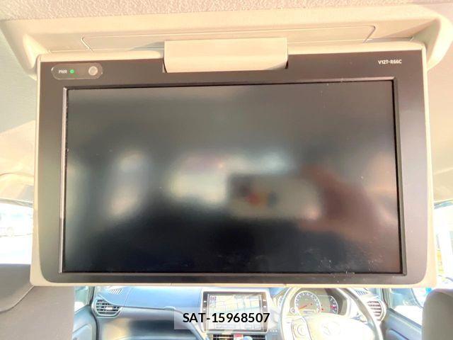 Toyota VOXY 2017-05 7563054-2