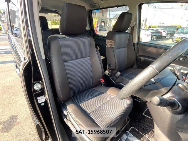 Toyota VOXY 2017-05 7563054-7