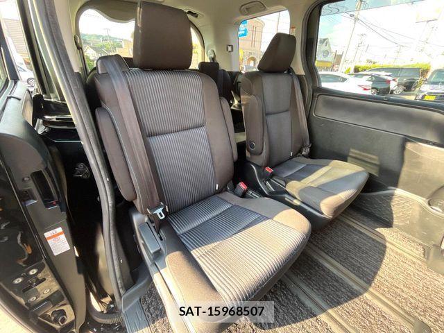 Toyota VOXY 2017-05 7563054-8