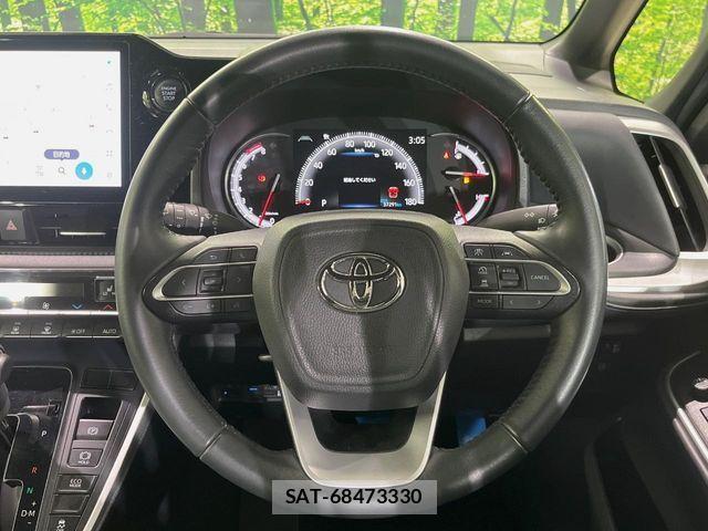 Toyota VOXY 2023-09 7563046-10