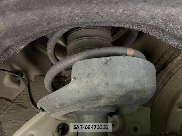 Toyota VOXY 2023-09 7563046-19
