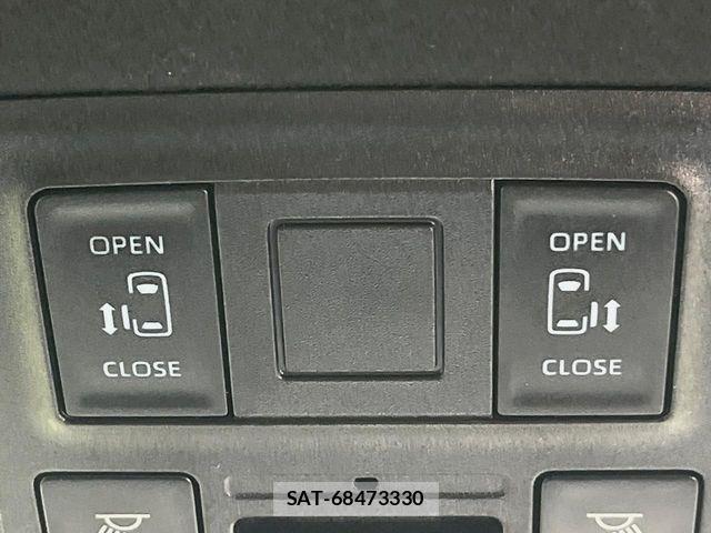 Toyota VOXY 2023-09 7563046-3