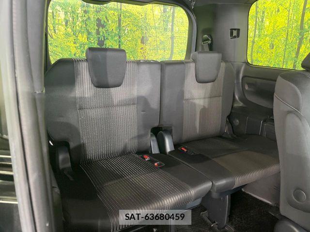 Toyota VOXY 2018-01 7563052-9