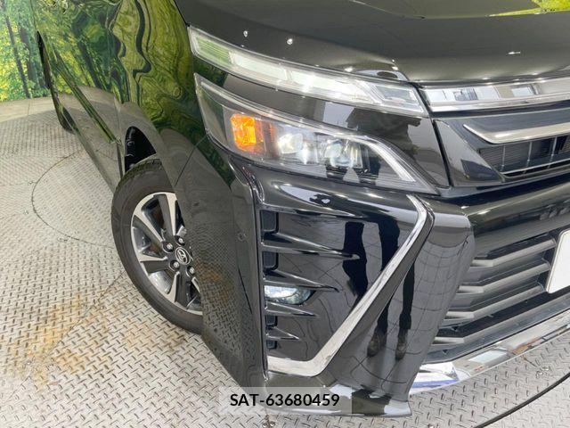 Toyota VOXY 2018-01 7563052-12