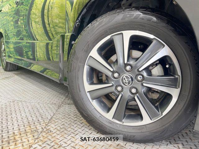Toyota VOXY 2018-01 7563052-13