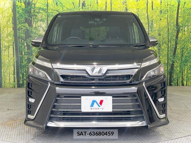 Toyota VOXY 2018-01 7563052-14