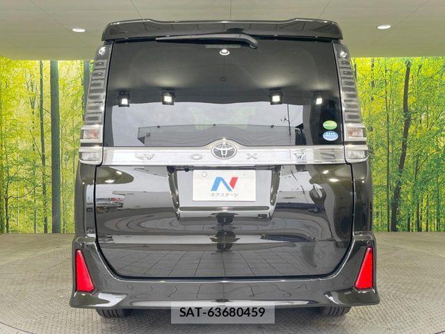 Toyota VOXY 2018-01 7563052-15