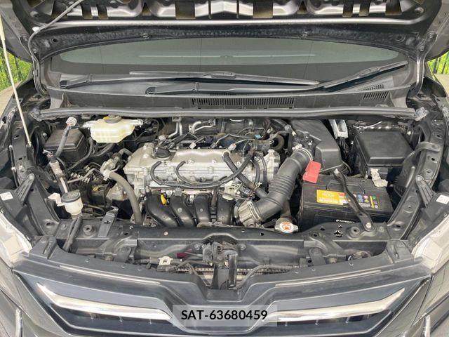 Toyota VOXY 2018-01 7563052-17