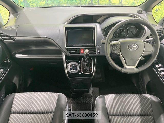 Toyota VOXY 2018-01 7563052-1