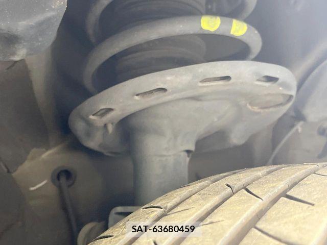Toyota VOXY 2018-01 7563052-19