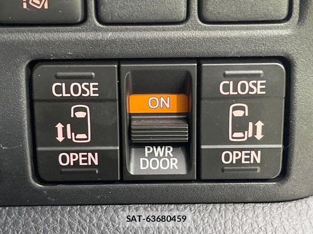 Toyota VOXY 2018-01 7563052-2