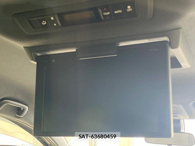 Toyota VOXY 2018-01 7563052-4