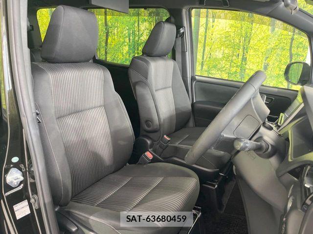 Toyota VOXY 2018-01 7563052-7