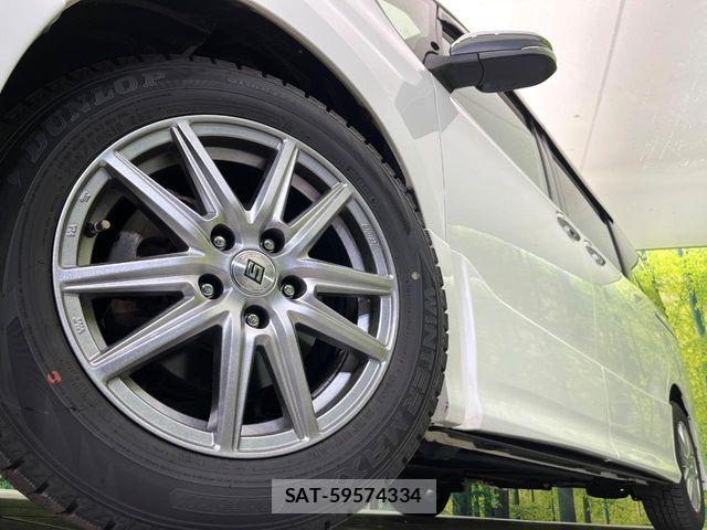 Toyota VOXY 2019-09 7563050-12
