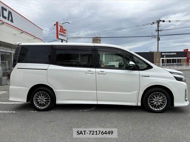 Toyota VOXY 2016-05 7563053-11