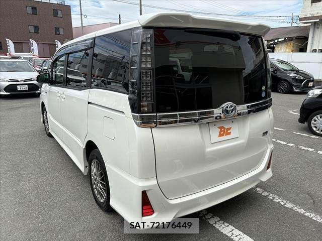 Toyota VOXY 2016-05 7563053-14