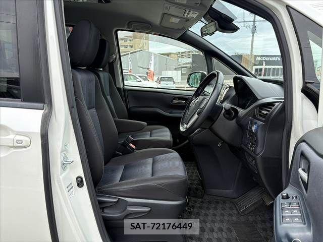 Toyota VOXY 2016-05 7563053-15