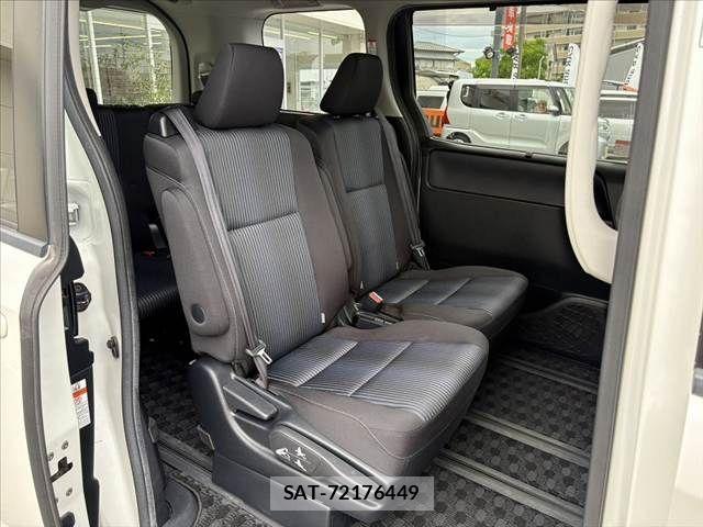 Toyota VOXY 2016-05 7563053-18