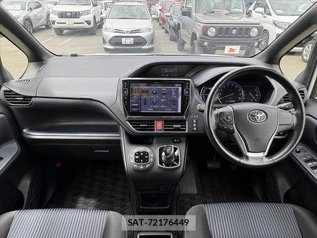 Toyota VOXY 2016-05 7563053-1