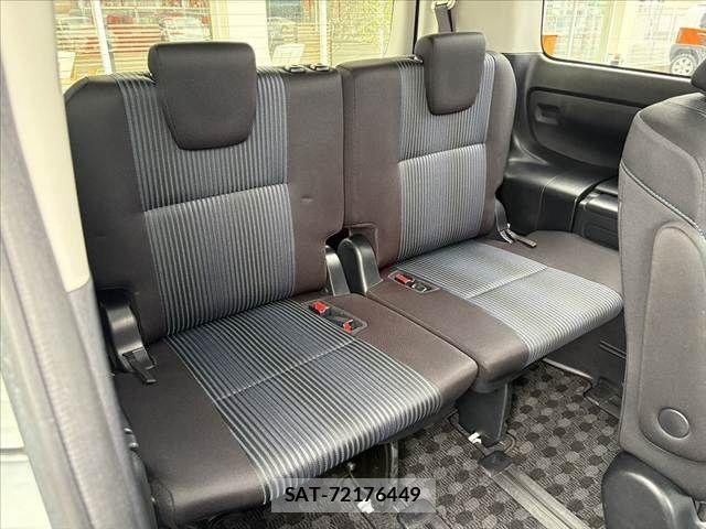 Toyota VOXY 2016-05 7563053-20