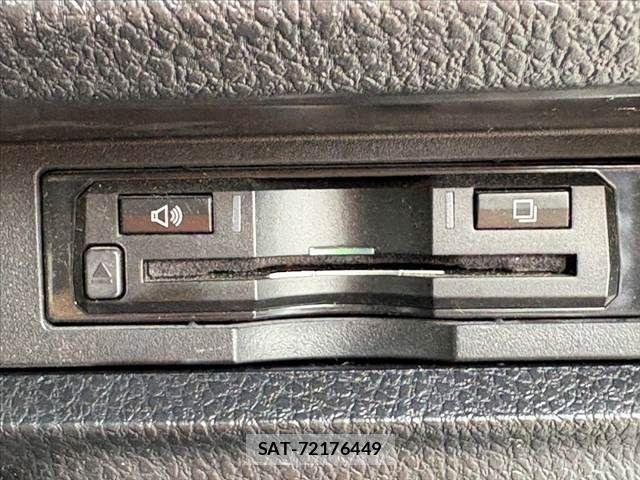 Toyota VOXY 2016-05 7563053-25