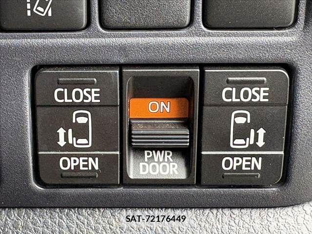 Toyota VOXY 2016-05 7563053-2