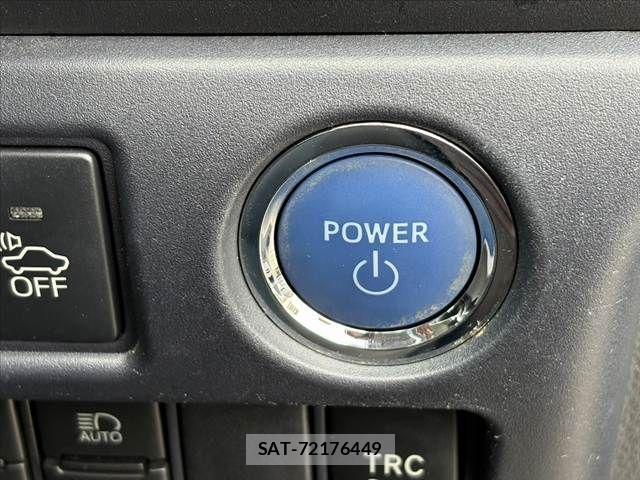 Toyota VOXY 2016-05 7563053-29