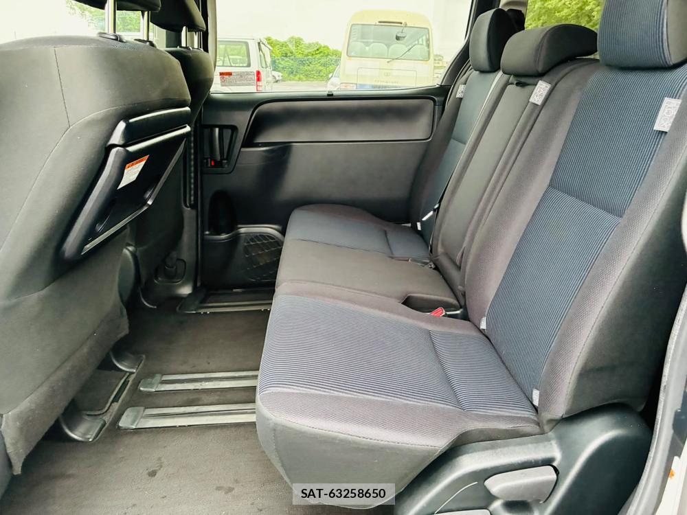 Toyota VOXY 2020 7335624-9