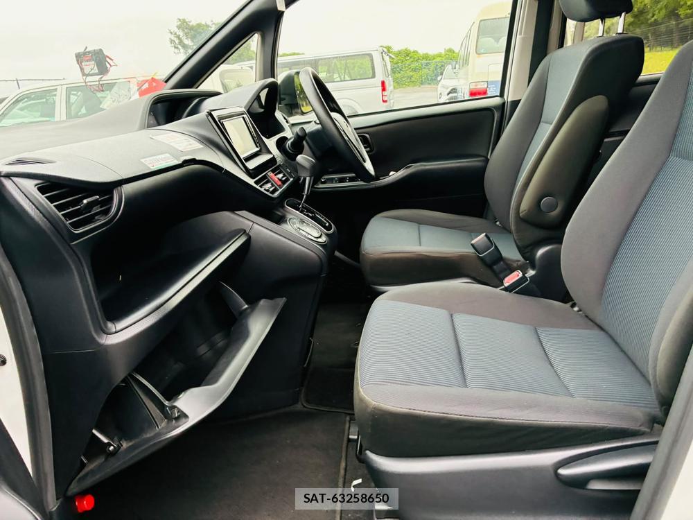 Toyota VOXY 2020 7335624-10