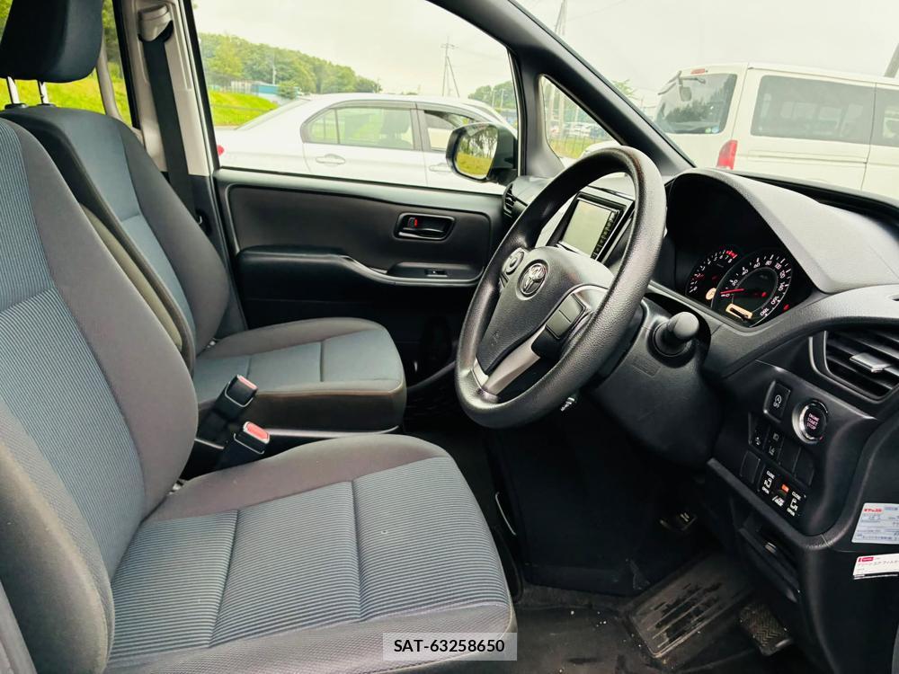 Toyota VOXY 2020 7335624-11