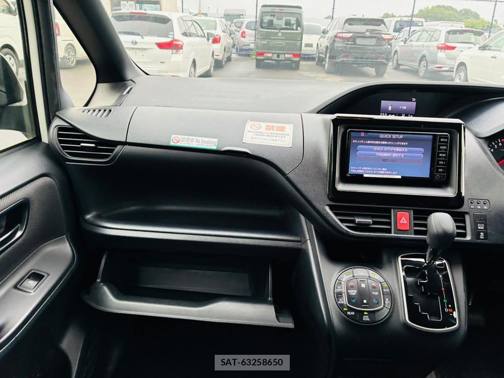 Toyota VOXY 2020 7335624-17