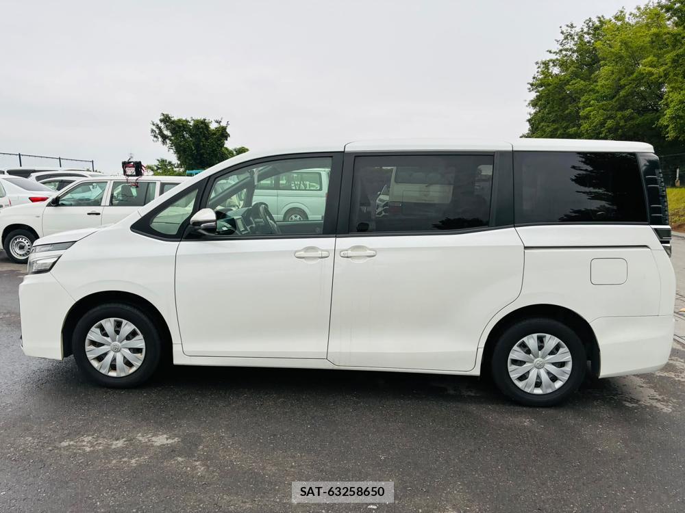 Toyota VOXY 2020 7335624-1