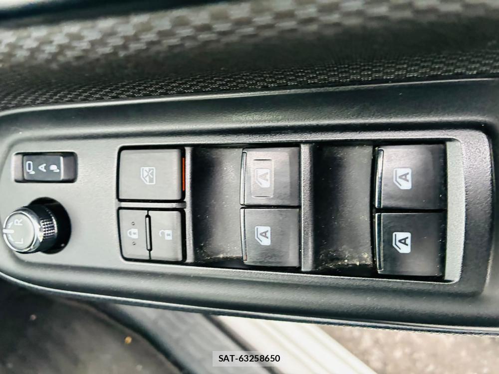 Toyota VOXY 2020 7335624-21