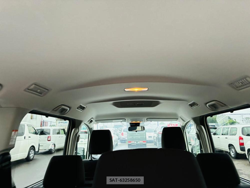 Toyota VOXY 2020 7335624-24