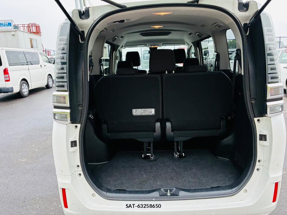 Toyota VOXY 2020 7335624-25