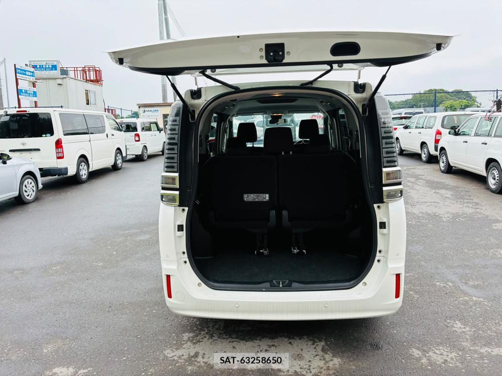 Toyota VOXY 2020 7335624-26
