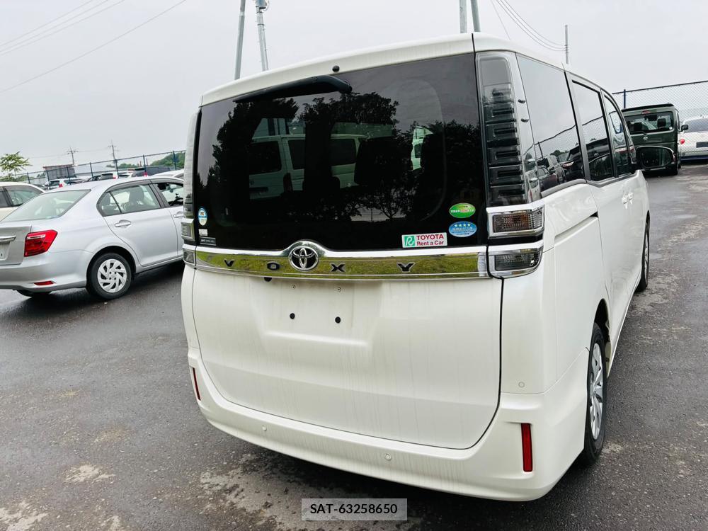 Toyota VOXY 2020 7335624-4