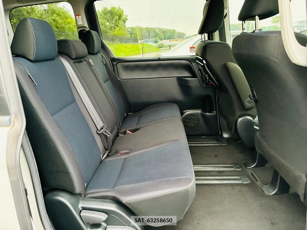 Toyota VOXY 2020 7335624-8