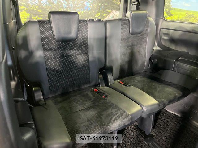 Toyota VOXY 2021-02 7563048-9