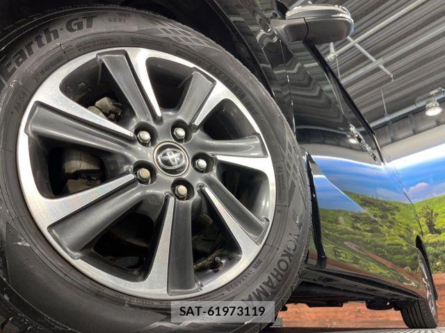 Toyota VOXY 2021-02 7563048-12