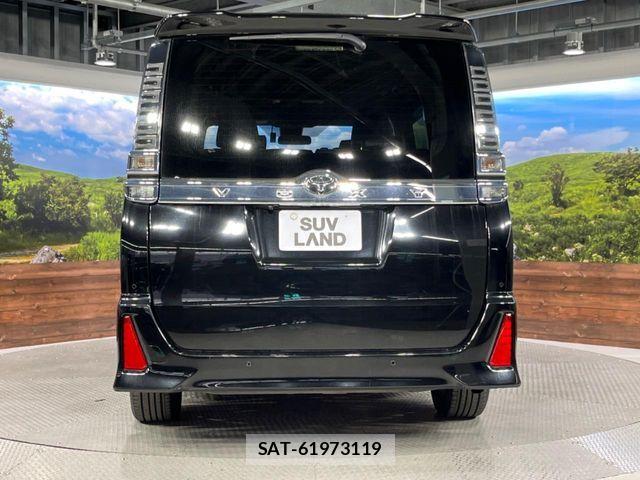 Toyota VOXY 2021-02 7563048-14
