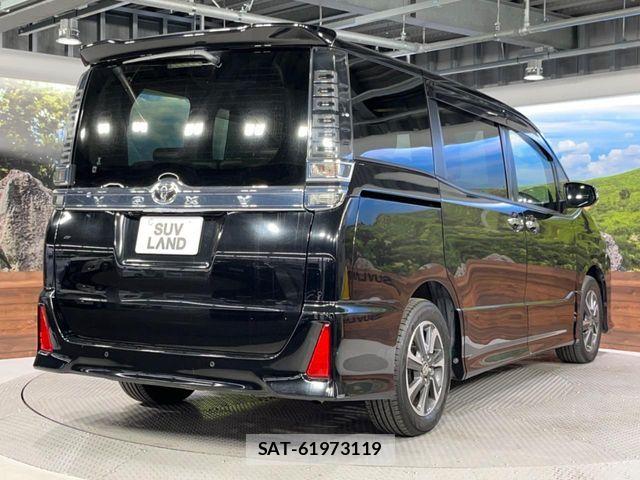 Toyota VOXY 2021-02 7563048-16