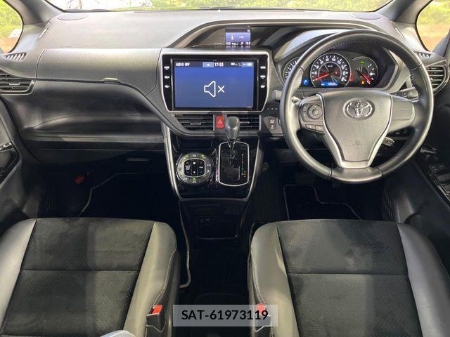 Toyota VOXY 2021-02 7563048-1