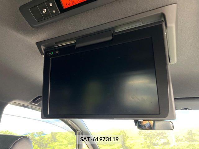 Toyota VOXY 2021-02 7563048-2