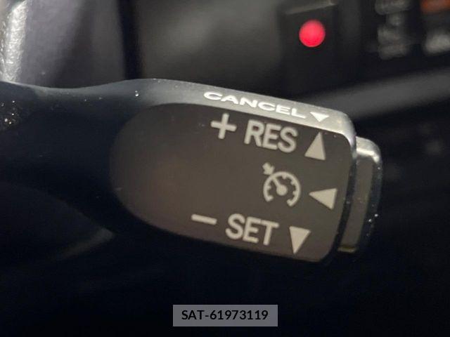 Toyota VOXY 2021-02 7563048-6
